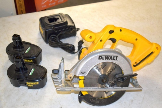 DeWalt 18V Cordless circular Saw with Batteries and Charger in Case