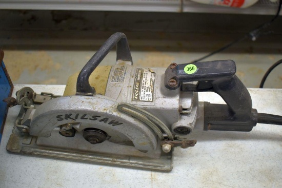Skilsaw Model 77 7 1/4" Worm Drive Saw