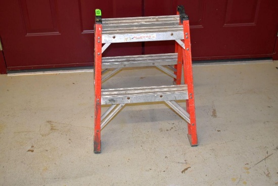 Werner 2' Fiberglass Step Ladder