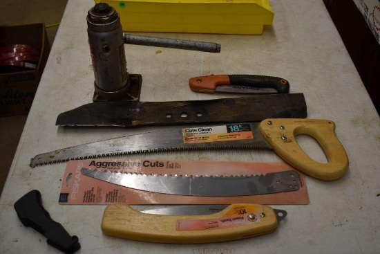 Plastic Organizer Containing: 6 Ton Jack, Saw, Saw Blades