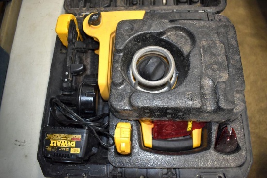DeWalt 18V Laser Level Kit with 2 Batteries, Charger and Case