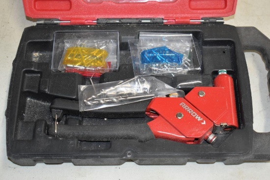Arrow 1 Handed Swivel Rivetter Kit