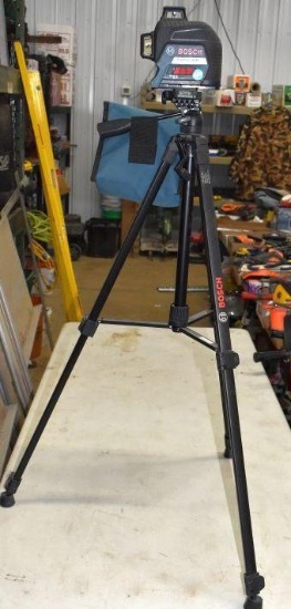Bosch Professional GLL3-300 Laser Level and Tripod