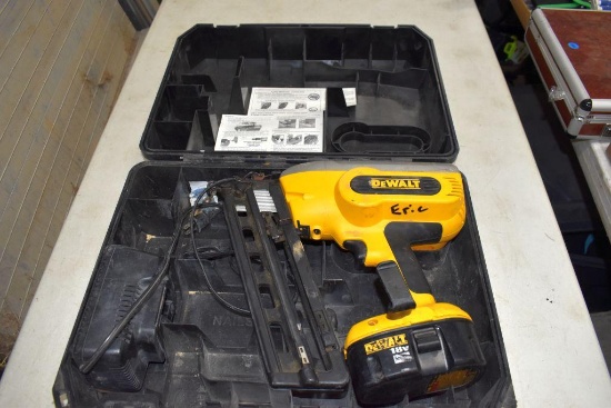 DeWalt 18V Nail Gun with Battery, Charger and Case