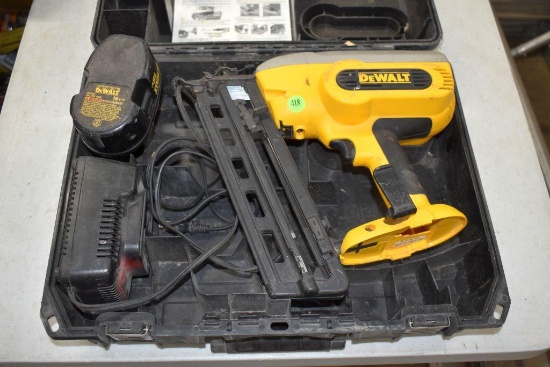 DeWalt 18V Model DC618, Cordless Brad Nail Gun with Battery and Charger in Case