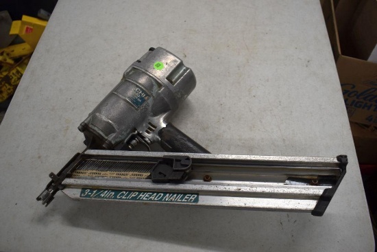Hitachi Pneumatic Strip Nail Gun