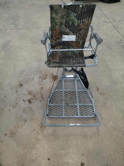 Deer Stand with folding seat