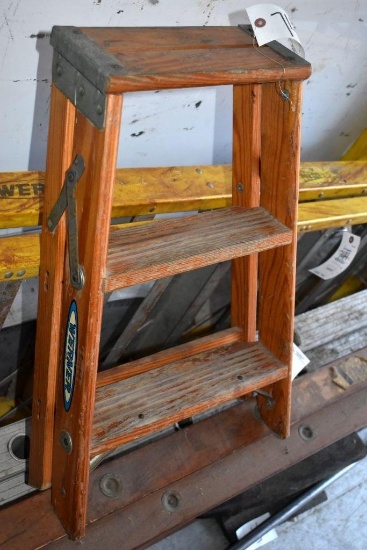 Werner 2' Wood Step Stool
