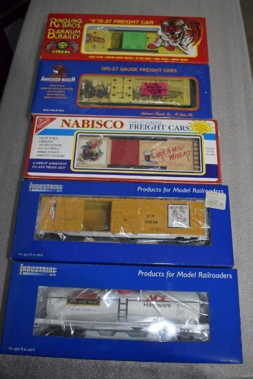 (5) Electric Trains: Nabisco Freight Car, Ringling Barnum Circus Box Car, Anheuser-Busch Holiday