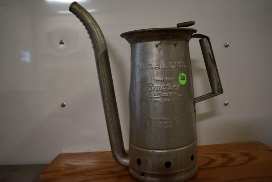 Brookings Half Gallon Swing Spout Oil Can