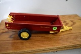 Ertl New Holland Single Axle Manure Spreader