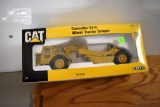 Ertl Caterpillar 631E Wheel Tractor Scraper with Box, 1/50