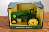 Ertl John Deere H Tractor with Box, 1/16