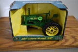 Ertl John Deere BN Tractor with Box, 1/16