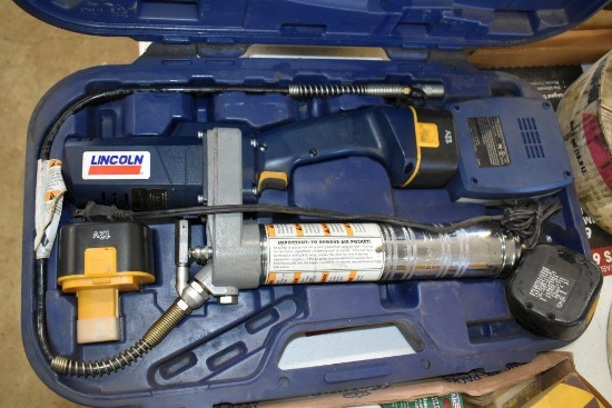 Lincoln 12V Grease Gun with (3) Batteries, Charger, Hard Plastic Case