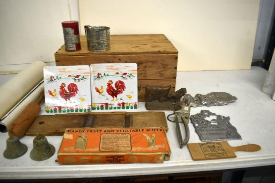 Primitive Kitchen Collectibles