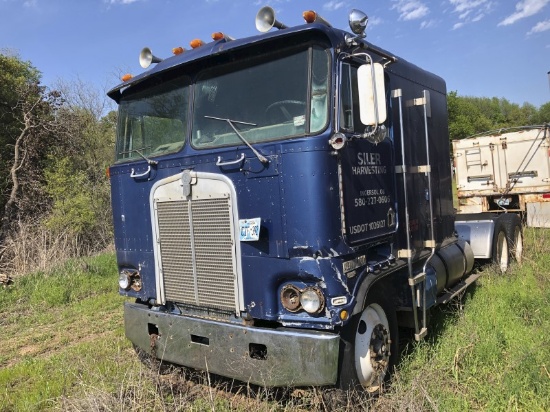 1984 Kenworth Semi-Truck