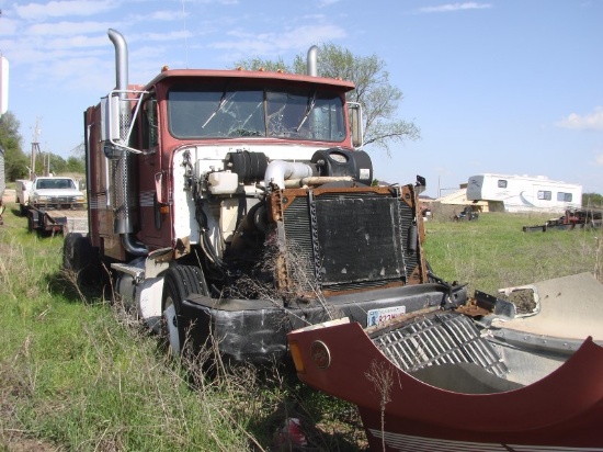 1990 International Semi-Truck (parts only)