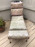 Metal lounge chair with cushion