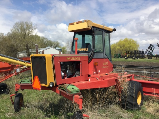 Versatile 4400 sp swather