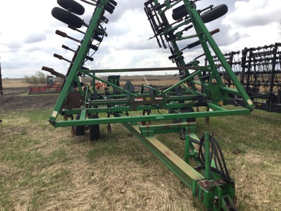 JD 610 chisel plow