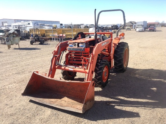 Kubota L2600DT Utility Tractor 3 Point PTO Engine Type: 3 Cylinder , Fuel T