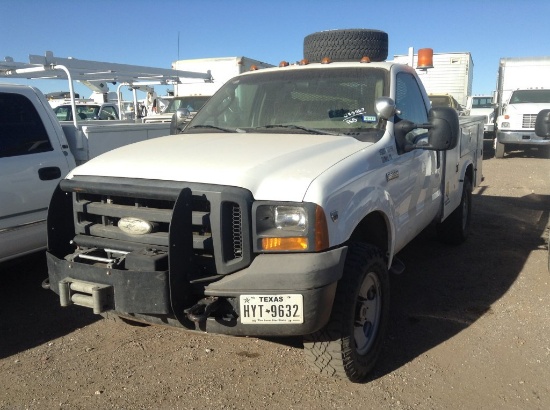 2005 Ford F-350 Single Cab Service Truck 4x4 Triton V-10 , Fuel Type: G , T