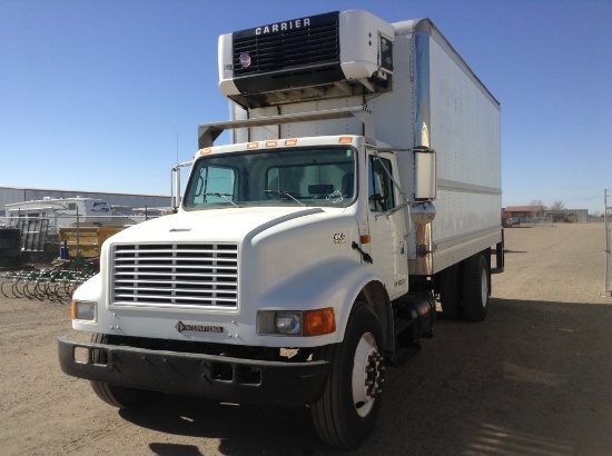 2001 International 4900 Box/Reefer Truck Lift Gate 4x2 Inline 6 , Fuel Type