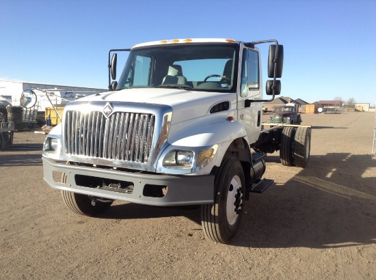 2006 International 7300 Cab & Chassis 4x2 6 Cylinder , Fuel Type: D , Trans