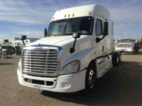 2010 Freightliner Cascadia Sleeper Truck Tractor 4x2 Inline 6 , Fuel Type: