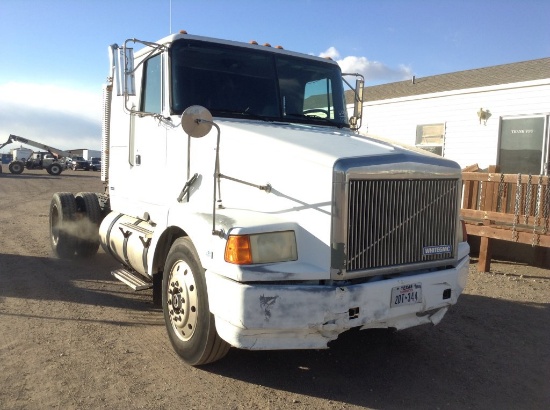 1993 Volvo-GM Volvo White Truck Tractor rwd Detroit Series 60 , Fuel Type: