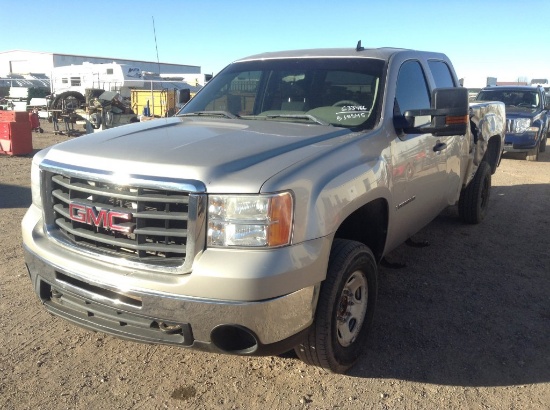 2008 GMC Sierra 2500HD Sierra 2500HD Truck Visible Damage on Drivers Side B