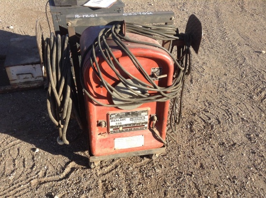 Lincoln Idealarc 250 Electric Arc Welder SN:AC567175, w/Cables SN:AC567175,