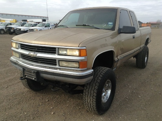 1999 Chevrolet C/K 1500 S Pickup Truck 4x4 V8, 5.7L , Fuel Type: G , Transm