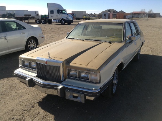 1982 Lincoln Continental Sedan Car FWD V8, 5.0L , Fuel Type: G , Transmissi