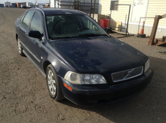 2002 Volvo S40 Car FWD I4, 1.9L T , Fuel Type: G . Transmission: A5 , Color