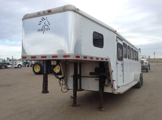 2002 Horton Livestock Trailer Length: 20' , Tandem , Gooseneck , Color Whit