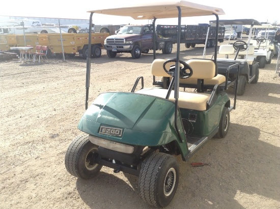 EZ-GO 4 Seat Golf Cart w/Charger Engine Type: Battery , Fuel Type: Electric