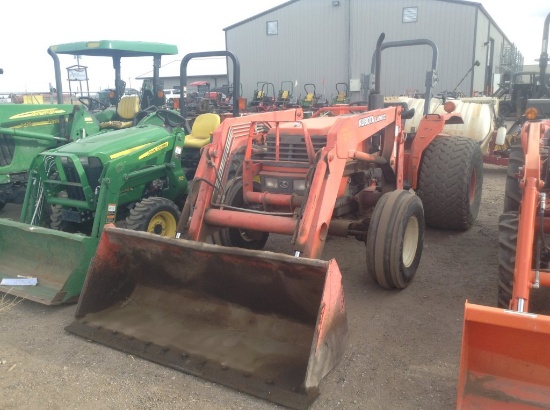 Kubota M490 Tractor