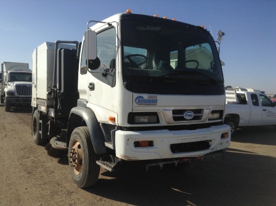 2011 Frt/Schwarze M6000 Dual Drive Street Sweeper