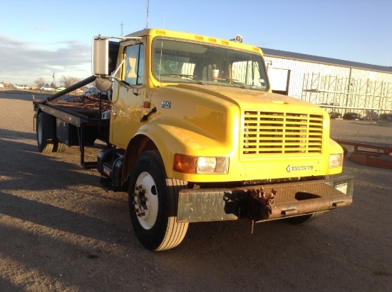 2001 International 4900 Single Cab Flatbed Truck