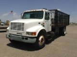 2001  International 4700 DT Trash Truck