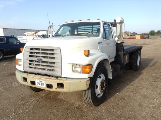 1998 Ford F-700 Flatbed Truck