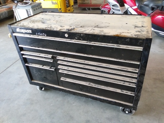 Black Snap-On Roll Around Toolbox w/Keys