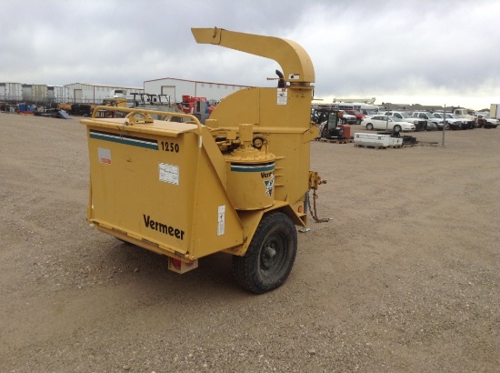 Vermeer 1250 Wood Chipper on Single Axle Trailer