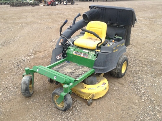 2011 John Deere Berm Mower Engine Type: 2 Cylinder , Fuel Type: G , Transmission Type: Hydro Static