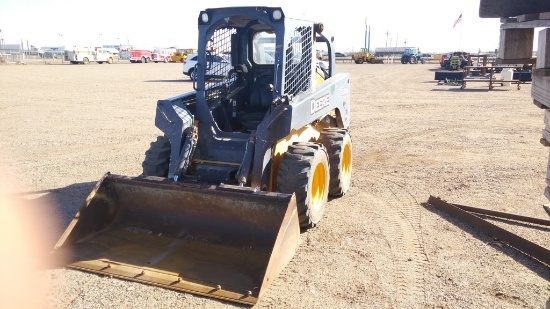 John Deere 320D Skid Steer w/ John Deere Bucket Attachment Engine Type: 4 Cylinder , Fuel Type: D ,