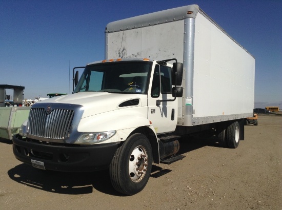 2006 International 4300 Box Truck 4x2 6 Cylinder , Fuel Type: D , Transmission: Automatic , Color: W
