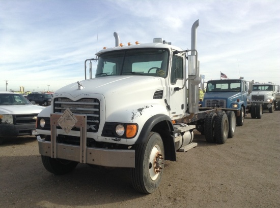 2002 Mack 713 Day Cab Truck Tractor 4x2 6 Cylinder , Fuel Type: D , Transmission: 7 speed , Color: W
