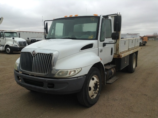 2007 International 4300 Day Cab 24M Flatbed 4x2 6 Cylinder , Fuel Type: D , Transmission: Automatic